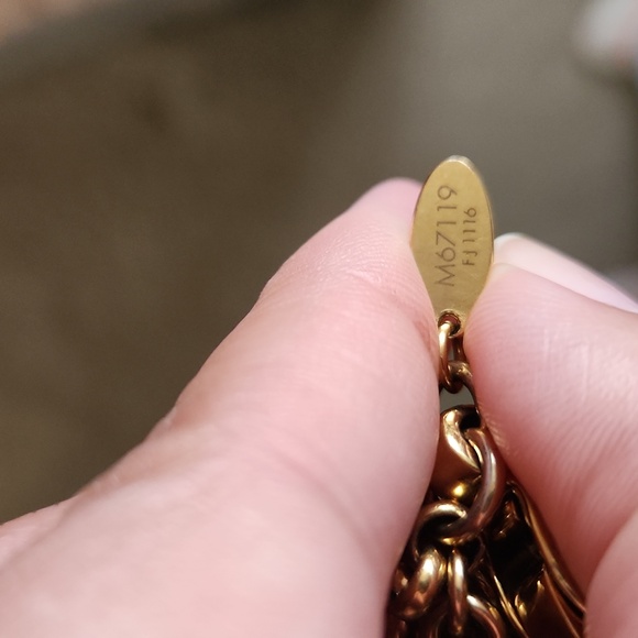 Louis Vuitton Fleur De Monogram Bag Charm - Picture 7 of 8